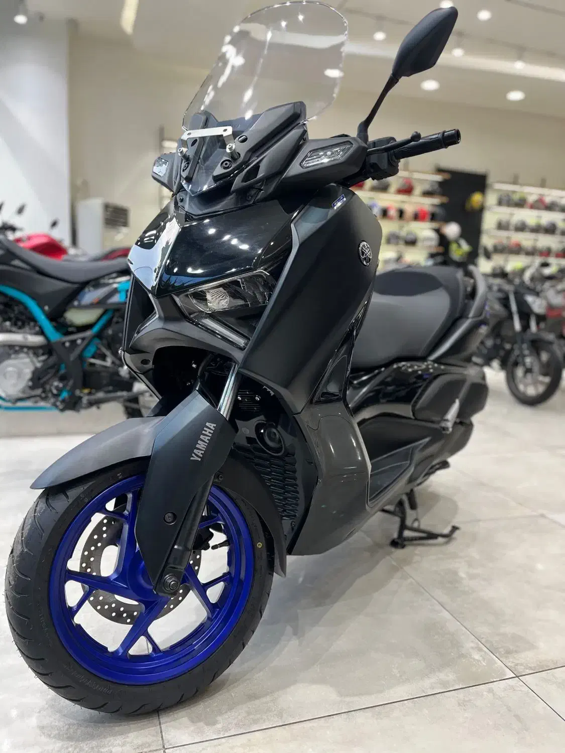 یاماها ایکس مکسYAMAHA Xmax1404(نیروموتور)|موتورسیکلت|تهران, فلسطین (میدان انقلاب)|دیوار