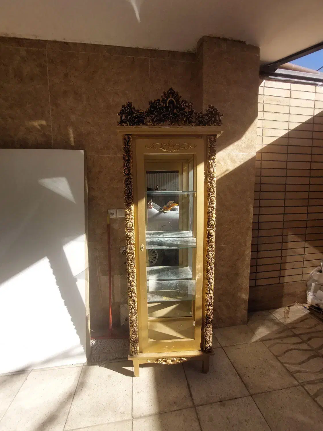 دکور،ویتریت شیشه ای طلایی مخصوص پذیرایی|بوفه، ویترین، کنسول|شهرکرد, |دیوار