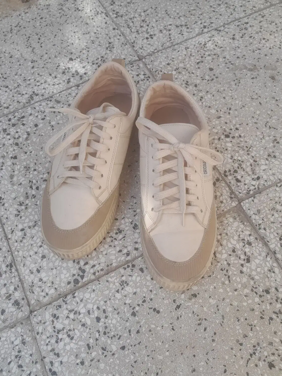 کفش|کیف، کفش، کمربند|نیشابور, مازول|دیوار