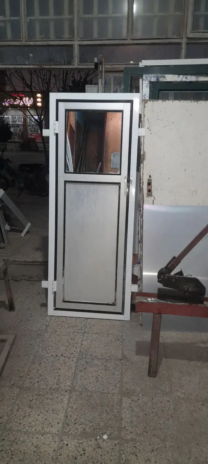 درب سرویس بهداشتی|مصالح و تجهیزات ساختمان|آق قلا, |دیوار