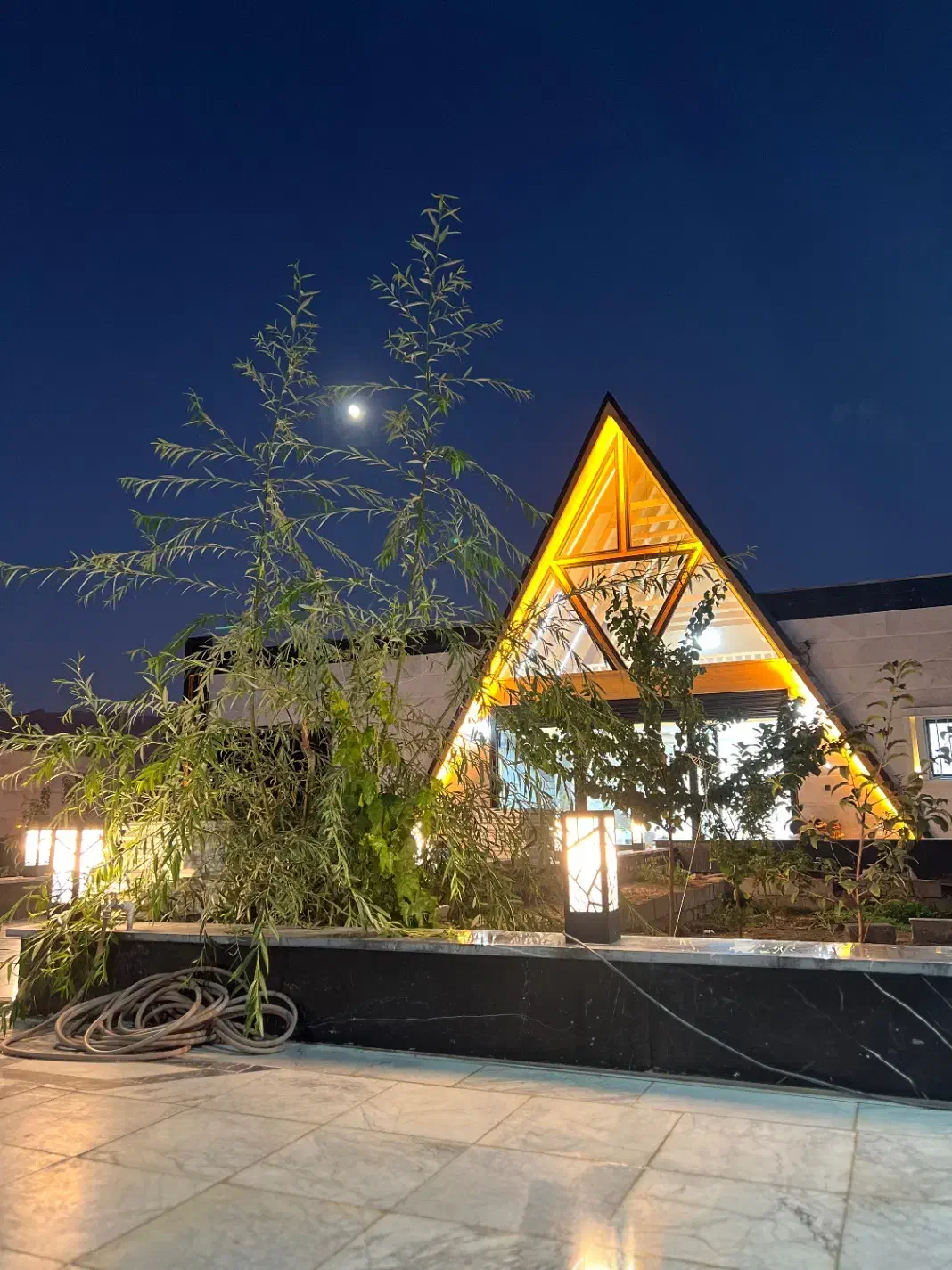 اجاره باغ کلبه سوئیسی|اجارهٔ کوتاهمدت ویلا و باغ|پیر بکران, |دیوار