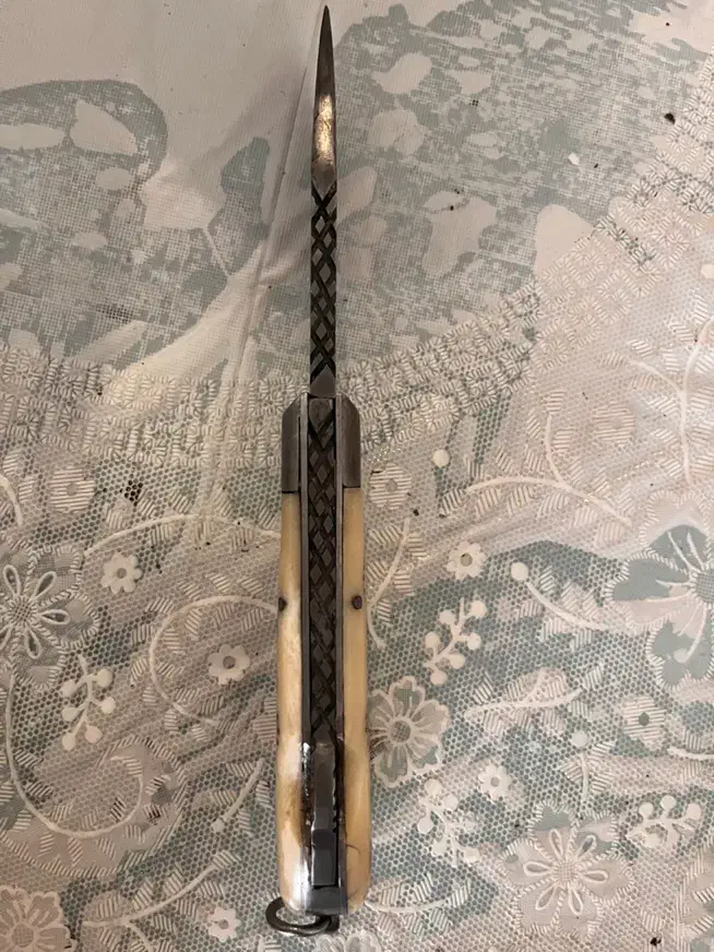 چاقو بابا|کلکسیون اشیاء عتیقه|باسمنج, |دیوار