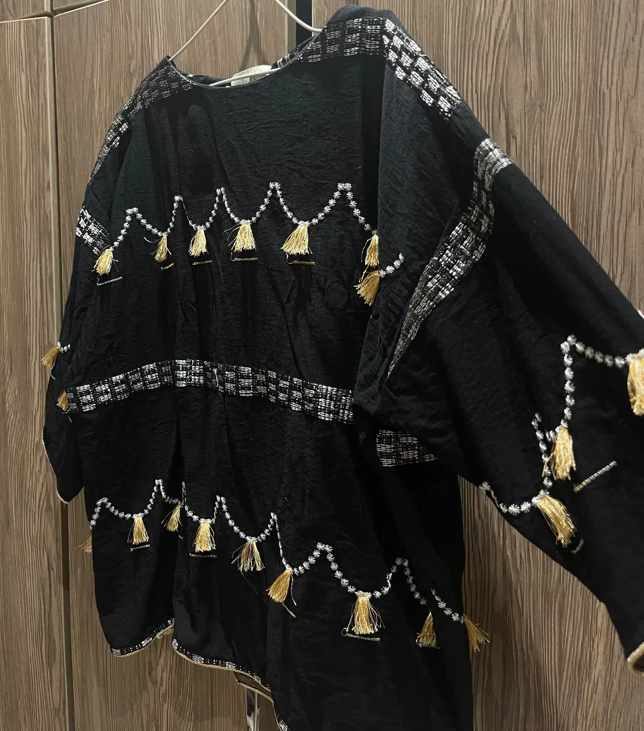 تونیک|لباس|رشت, گلباغ نماز|دیوار