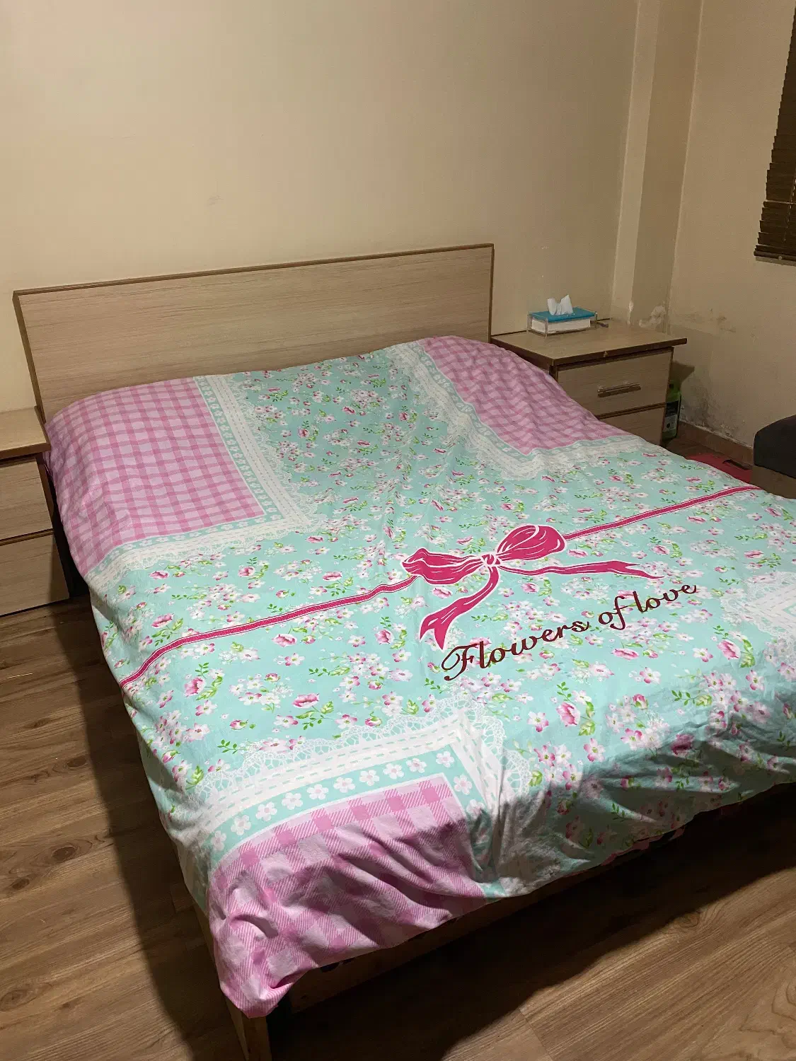 تخت|تخت و سرویس خواب|رشت, لاکانی|دیوار