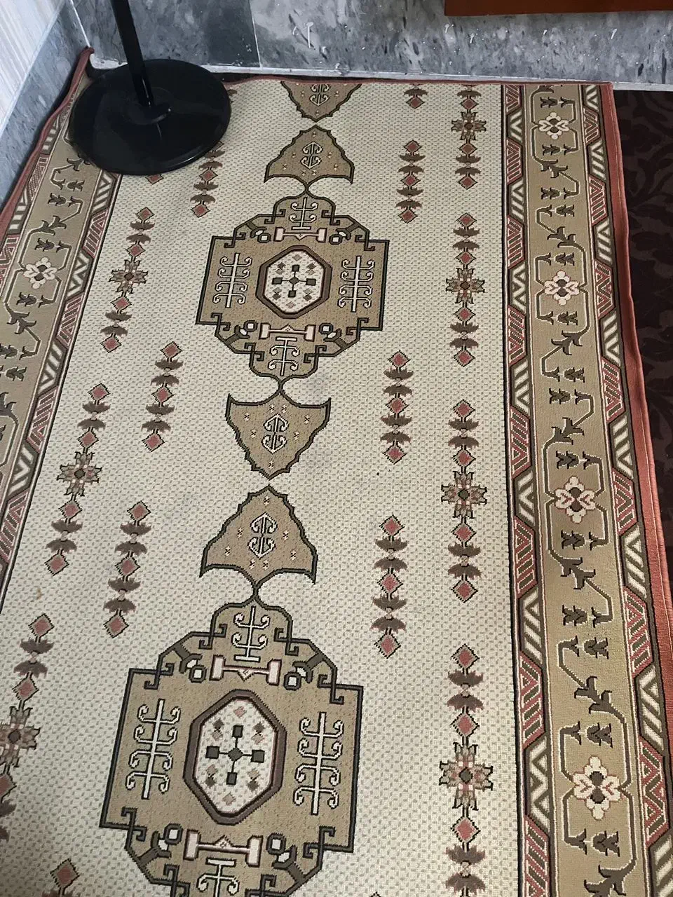 کناره بزرگ|فرش|شیراز, فرگاز|دیوار