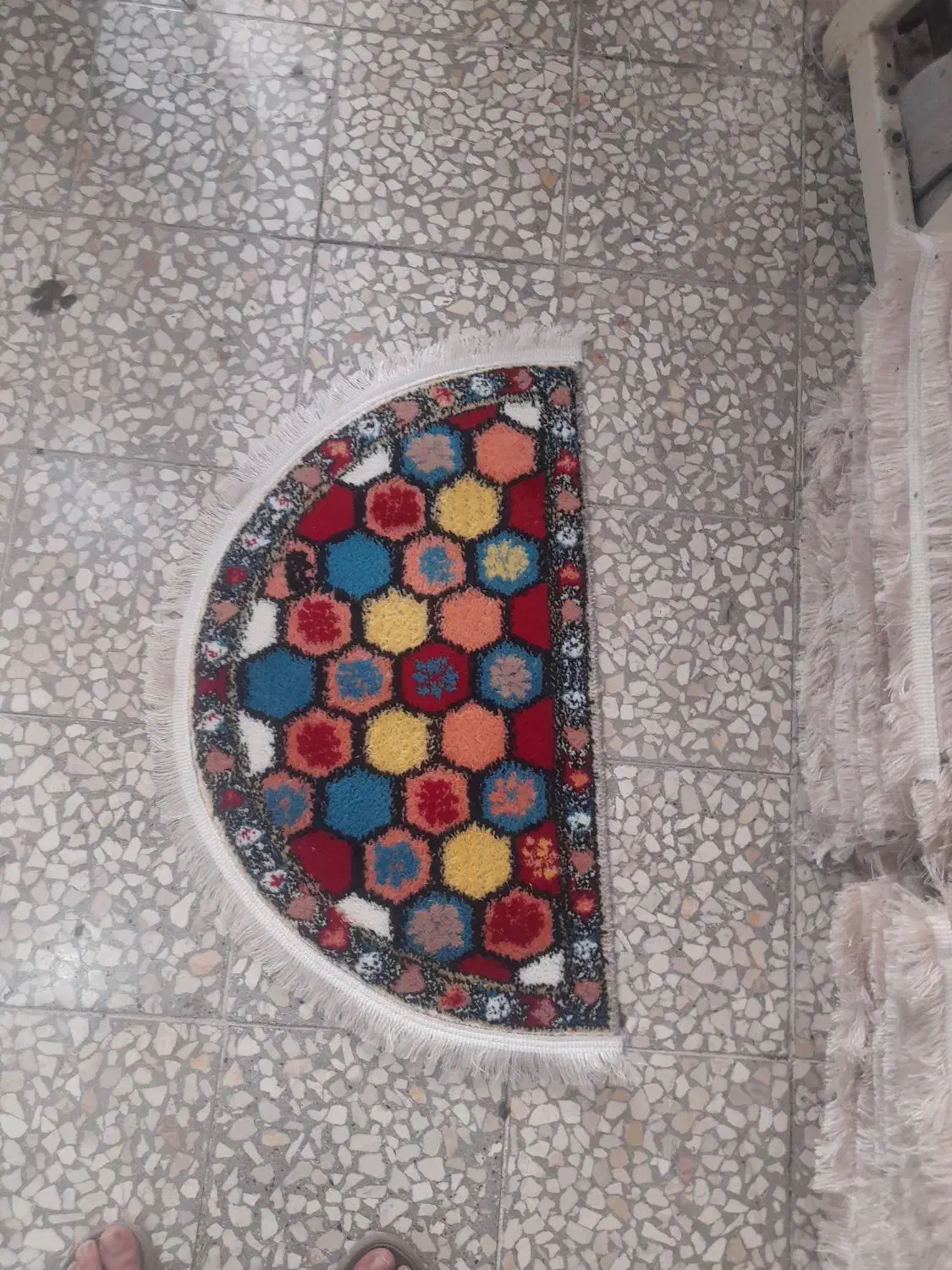 پادری برزنتی|پادری|شیراز, ریشمک|دیوار