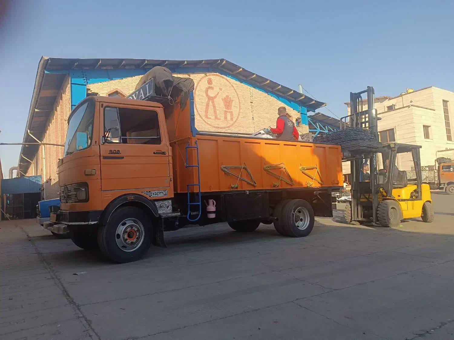 خاور ۸۰۰مدل ۷۷|خودرو سنگین|نسیم‌شهر, |دیوار