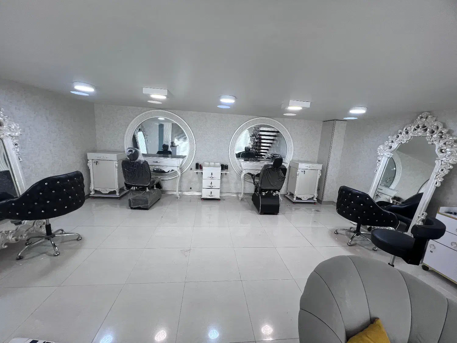 فروش وسایل سالن زیبایی|آرایشگاه و سالن‌های زیبایی|نجف‌آباد, ویلاشهر|دیوار