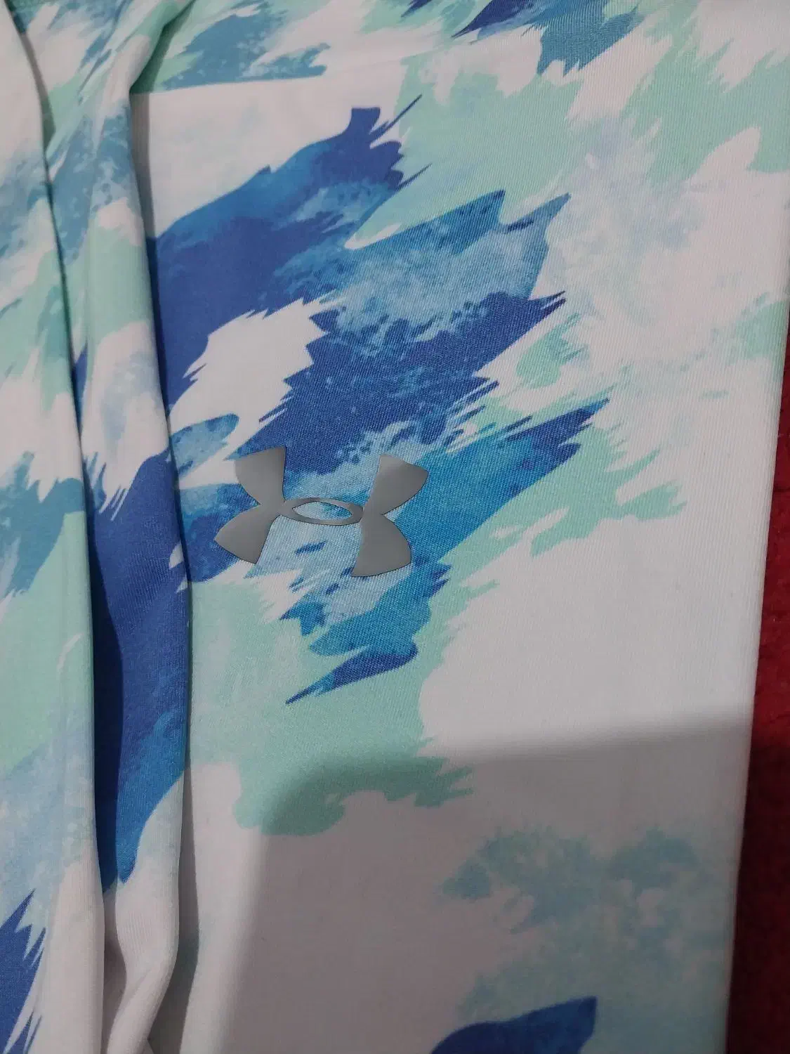 لگ ورزشی|لباس|رباط‌کریم, رباط‌کریم|دیوار