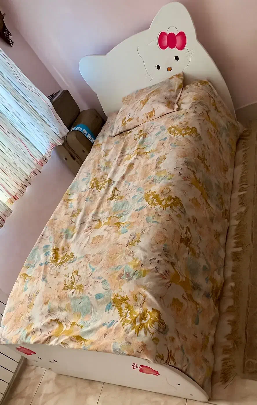 تخت خواب و میز تحریر و صندلی|تخت و سرویس خواب|کرمانشاه, |دیوار