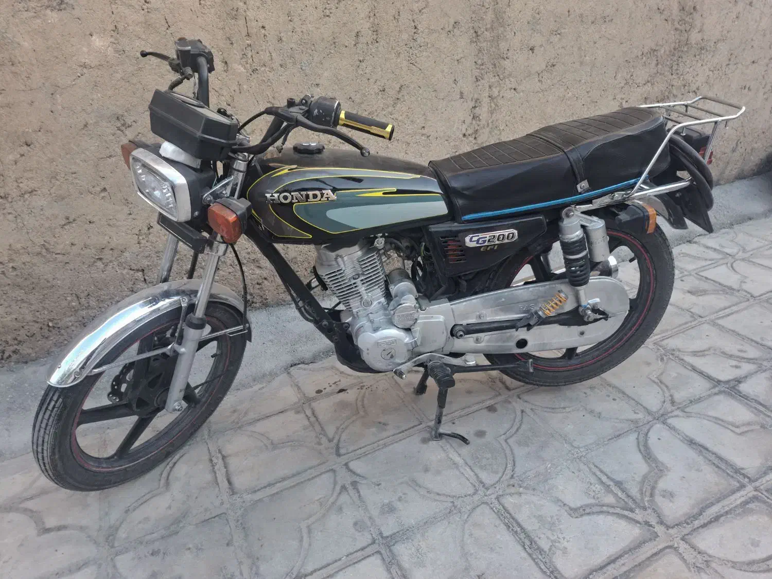 موتور|موتورسیکلت|شیراز, گل سرخ|دیوار