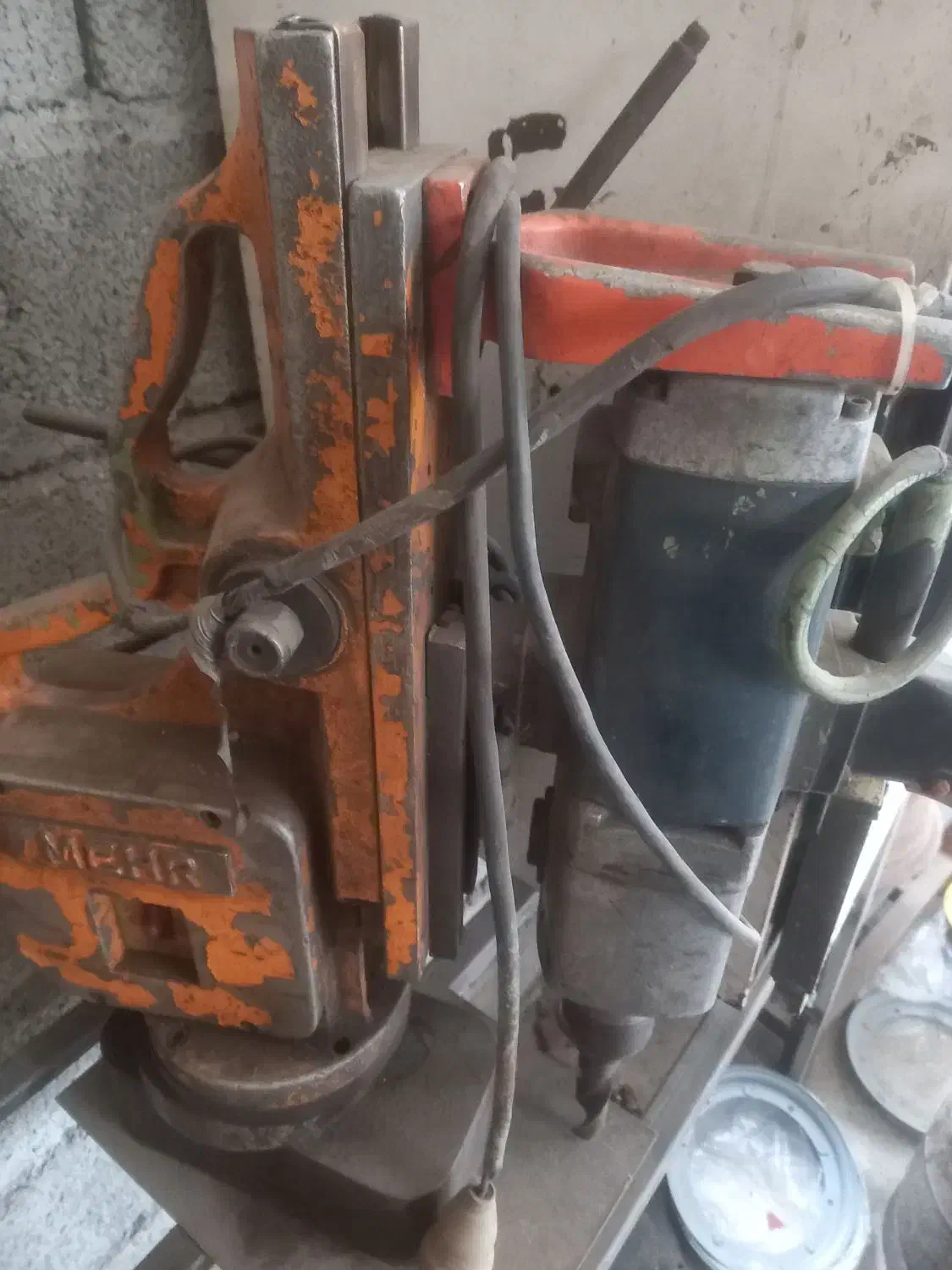 دریل مگنتی|ماشین‌آلات صنعتی|رباط‌کریم, یقه|دیوار