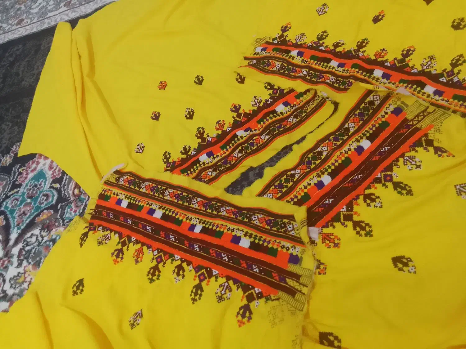 لباس دست دوچ|لباس|سراوان, |دیوار