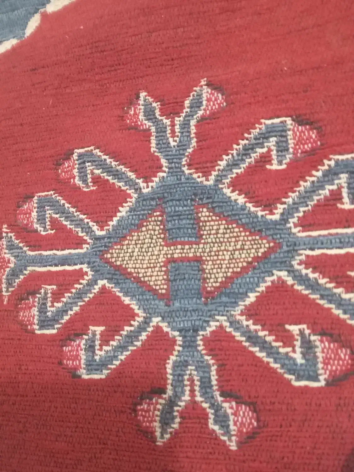 تشک|رختخواب، بالش، پتو|کاغذکنان, |دیوار