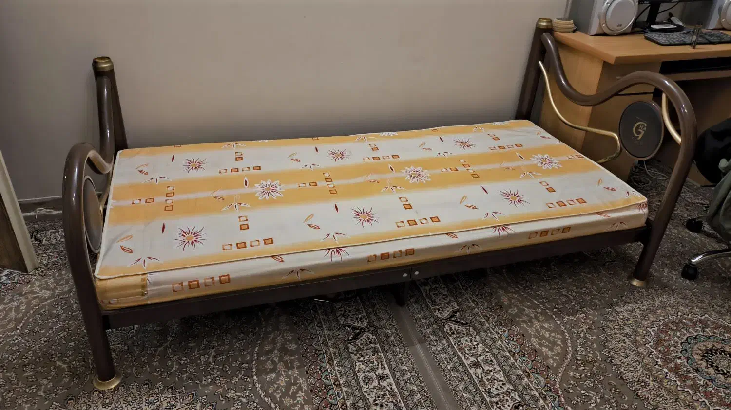 تختخواب فلزی یک نفره|تشک تختخواب|تویسرکان, |دیوار