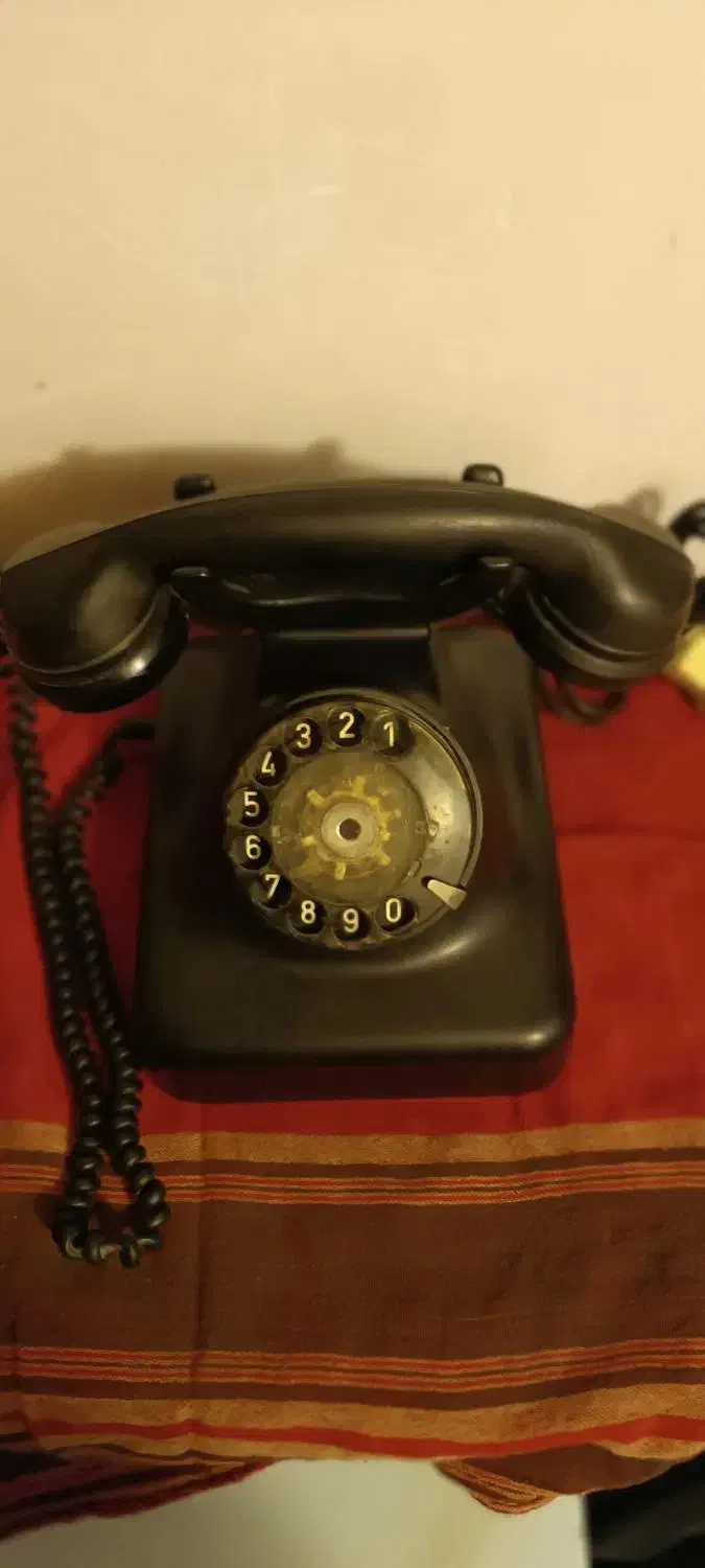 تلفن قدیمی وسالم|کلکسیون اشیاء عتیقه|برخوار, |دیوار