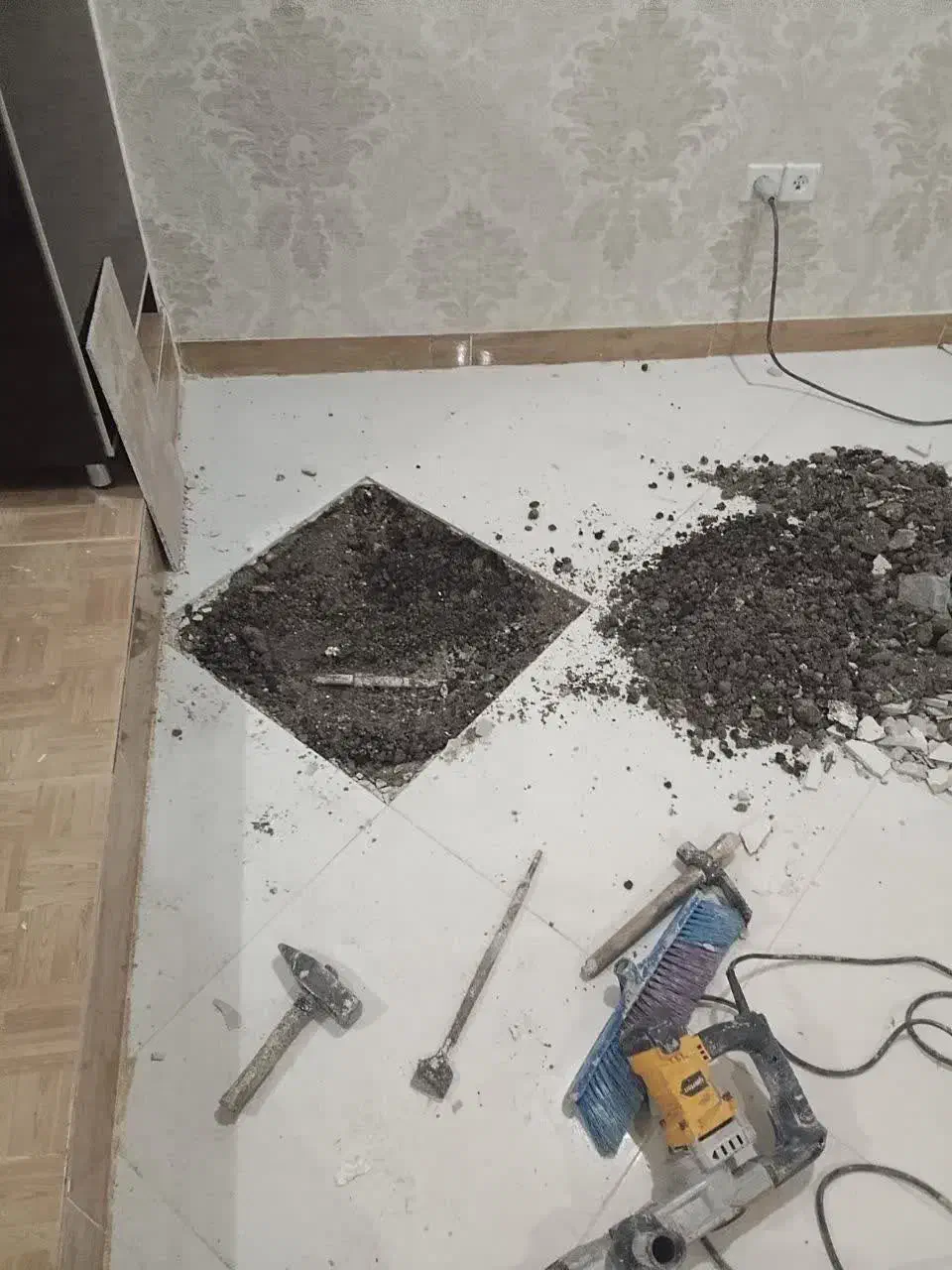 نشت یابی رفع نم، رطوبت، چکه دستگاه نقطه زن|خدمات پیشه و مهارت|خرم‌آباد, |دیوار