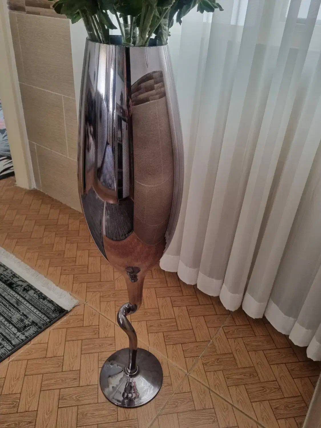 گلدان استیل بزرگ پایه دار رنگ نقره ای دودی|صنایع دستی و سایر لوازم تزئینی|همدان, |دیوار