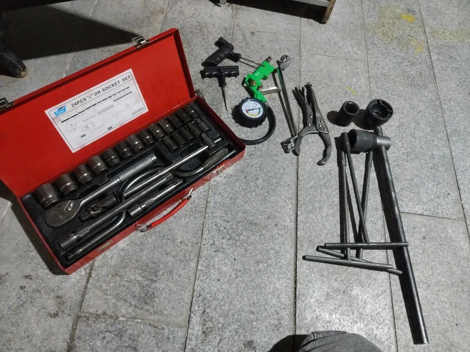 آچار بکس کامل چند عدد آچار دیگه|ابزارآلات|مشهد, چاهشک|دیوار