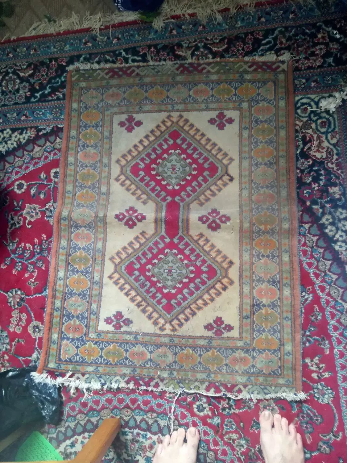 قالیچه دست بافت زیبا و قدیمی در ابعاد 95در 75|فرش|رشت, جماران|دیوار