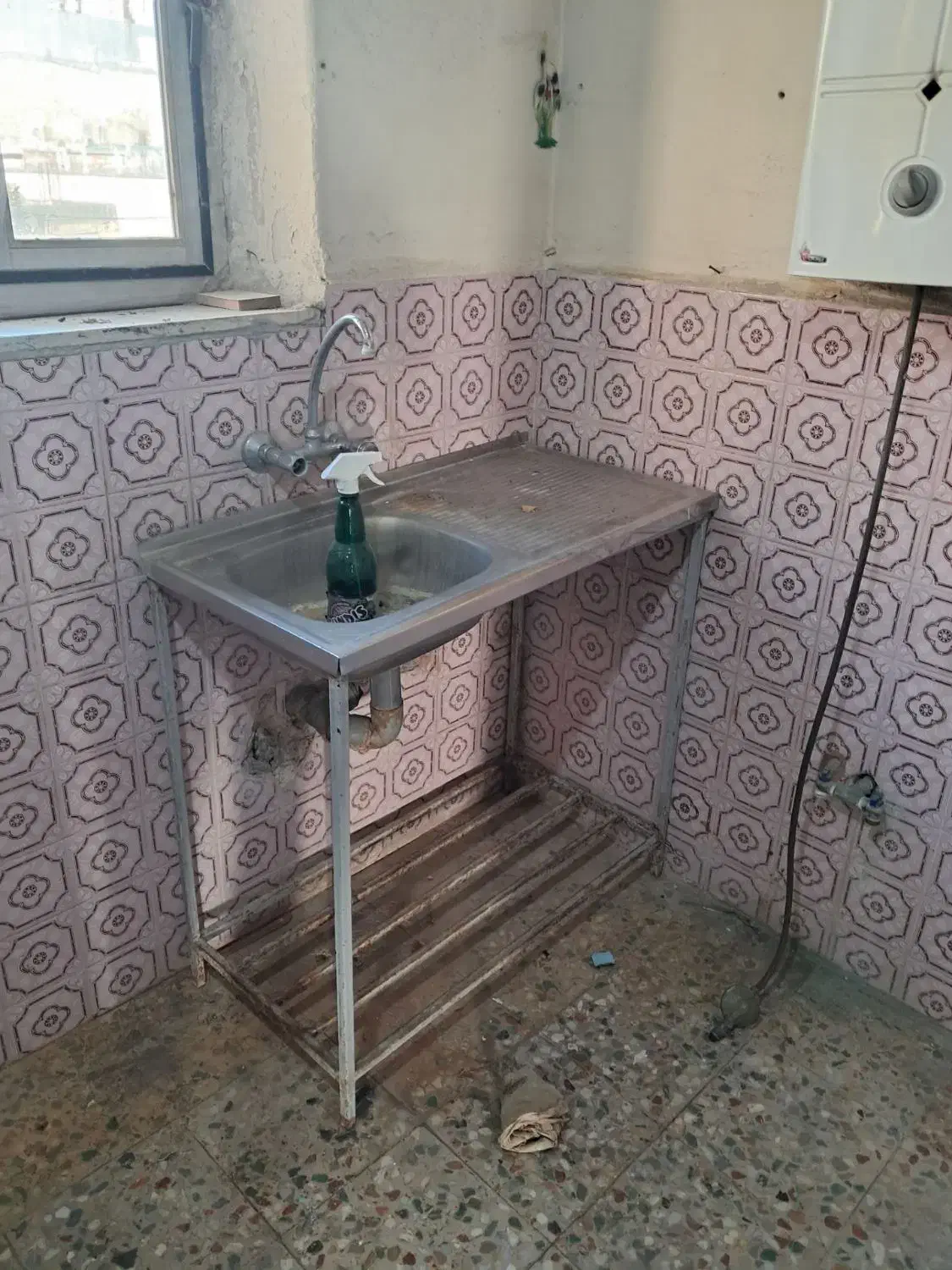 کابینت فلزی تمیز|آب‌چکان و نظم‌دهنده ظروف|آبدانان, |دیوار