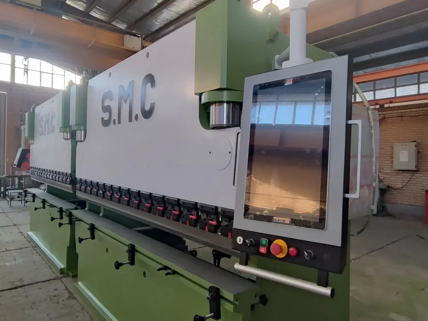 پرس برک ۳ متر ۱۶۰ تن cnc|ماشینآلات صنعتی|تهران, منیریه|دیوار