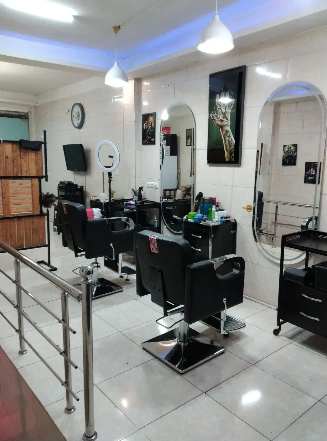 آرایشگری|خدمات آرایشگری و زیبایی|پرند, فاز ۵|دیوار