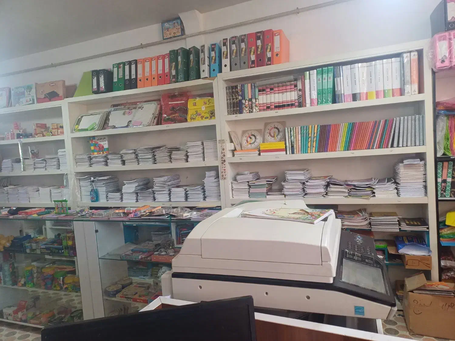 واگذاری مغازه لوازم التحریر و کافی نت شهرک پردیس|فروشگاه و مغازه|سنندج, |دیوار