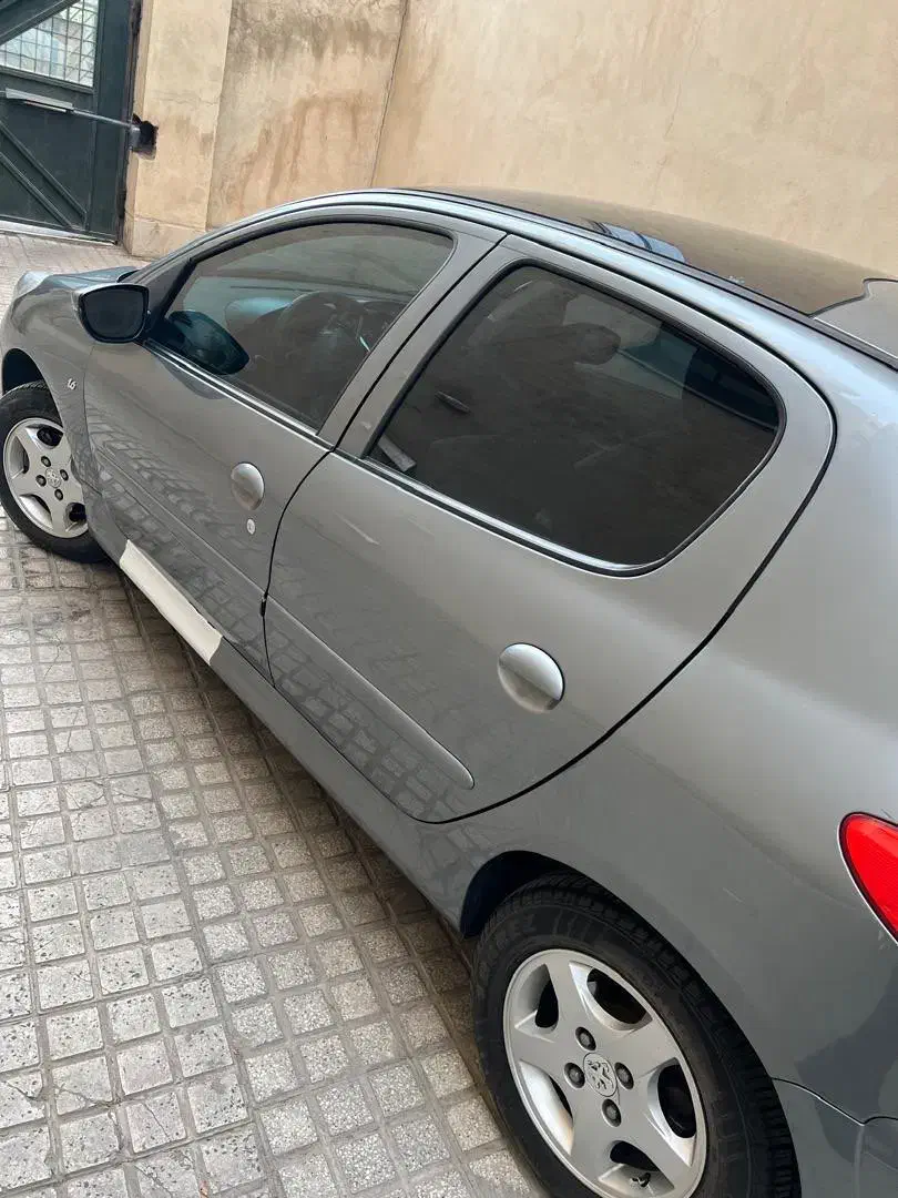 فروش ۲۰۷ دنده ای سقف شیشه ای ۴۰۰ نوک مدادی|خودرو سواری و وانت|فردیس, نگارستان|دیوار