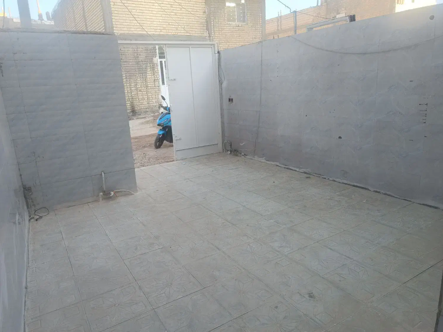 اپارتمان طبقه اول120متری کرونی کوچه مخابرات کد 181|اجارهٔ آپارتمان|شیراز, کرونی(خاتونک)|دیوار