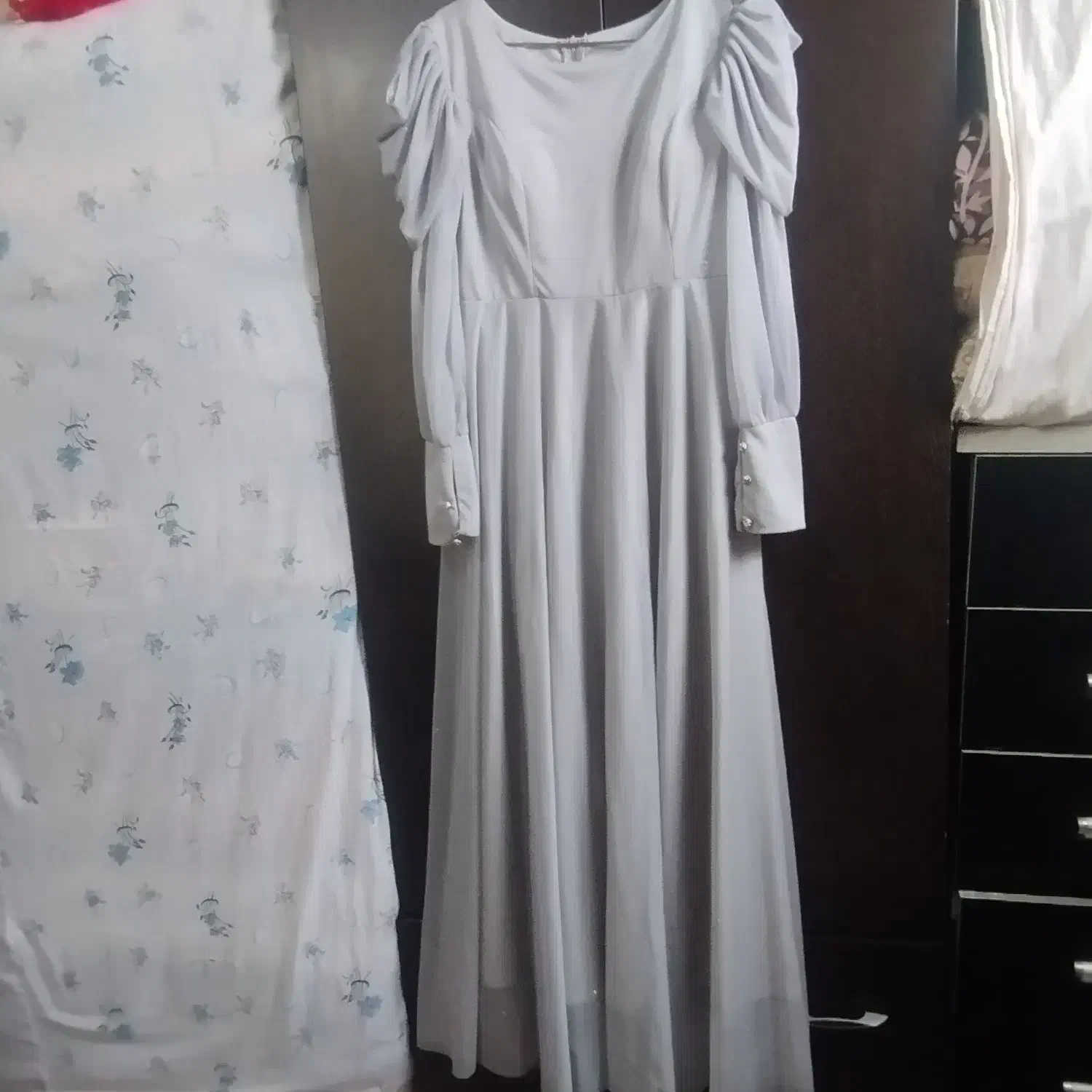 لباس مجلسی|لباس|رباط‌کریم, رباط‌کریم|دیوار