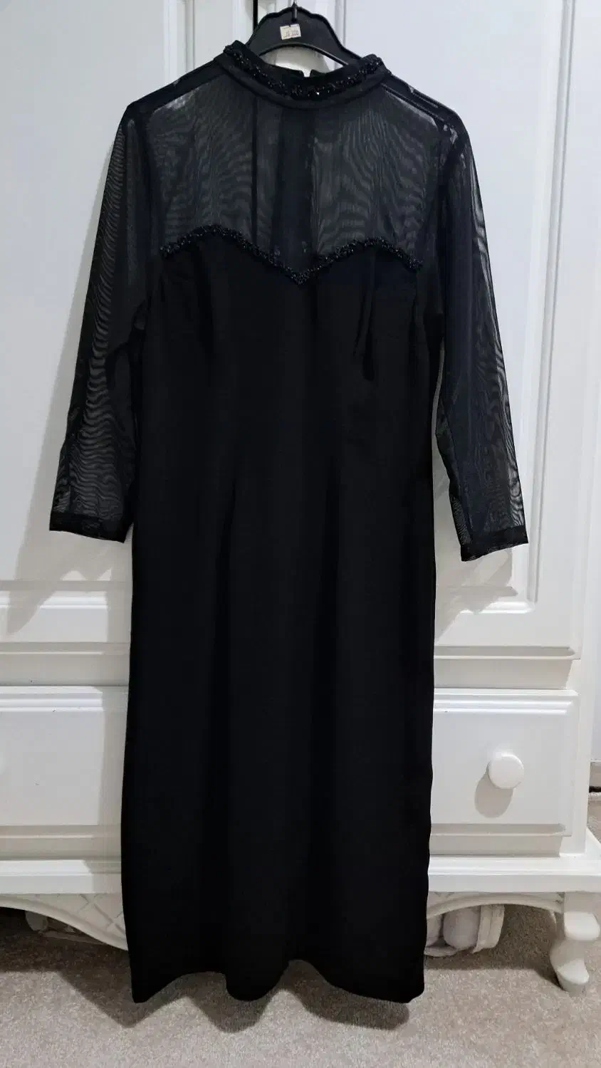 لباس مجلسی|لباس|فردیس, منظریه|دیوار