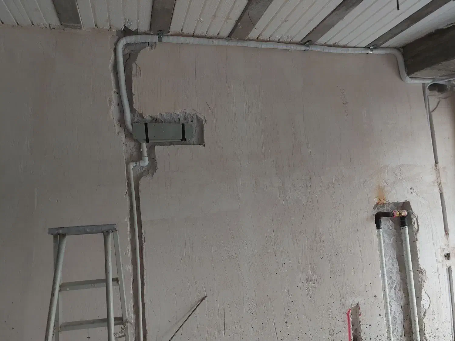 لوله گذاری تو کار کولر گاری|کولر گازی و فن‌کوئل|ارومیه, |دیوار