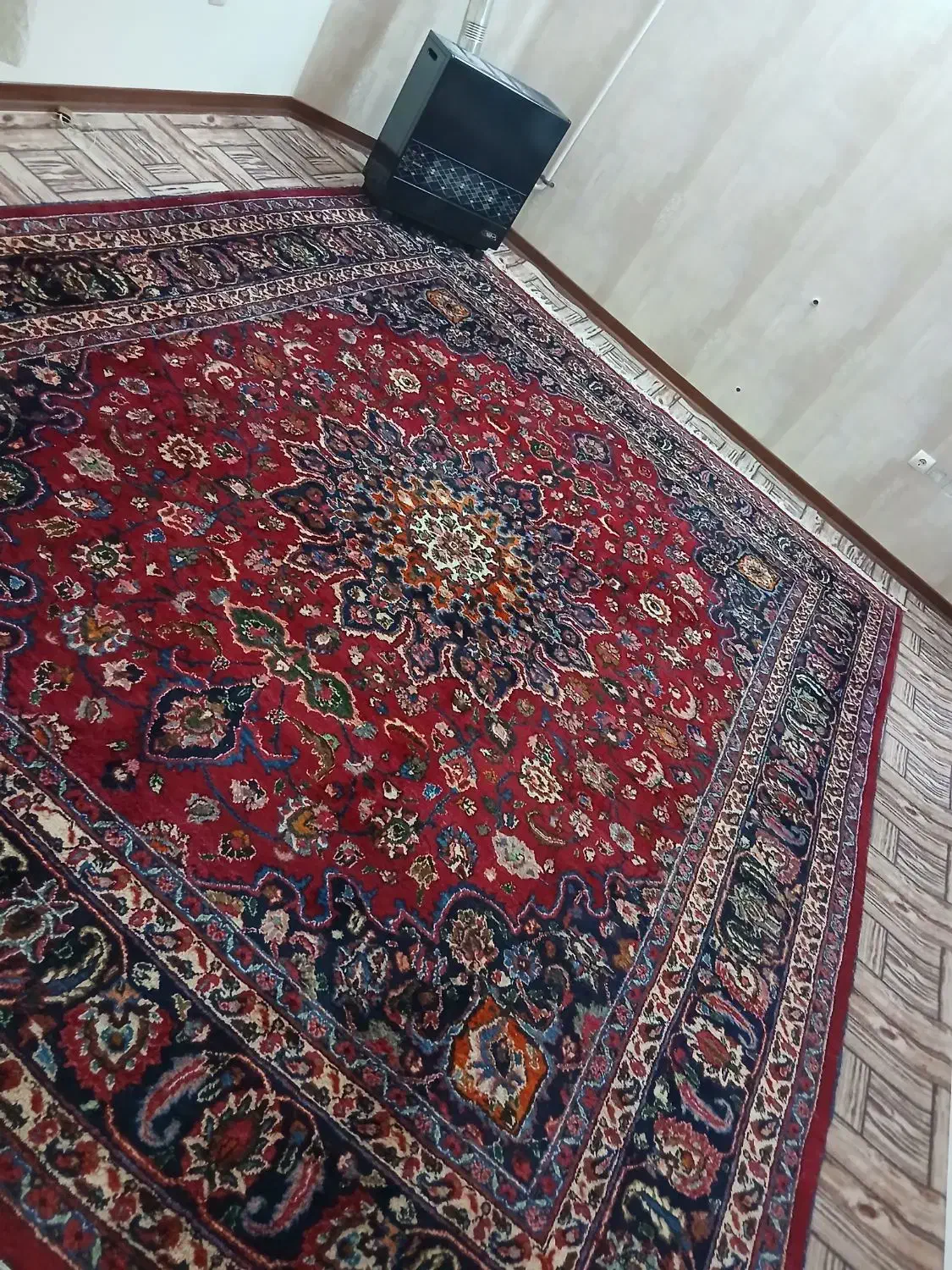فرش دستباف ۱۲ متری گوشتی|فرش|مشهد, فرخد|دیوار