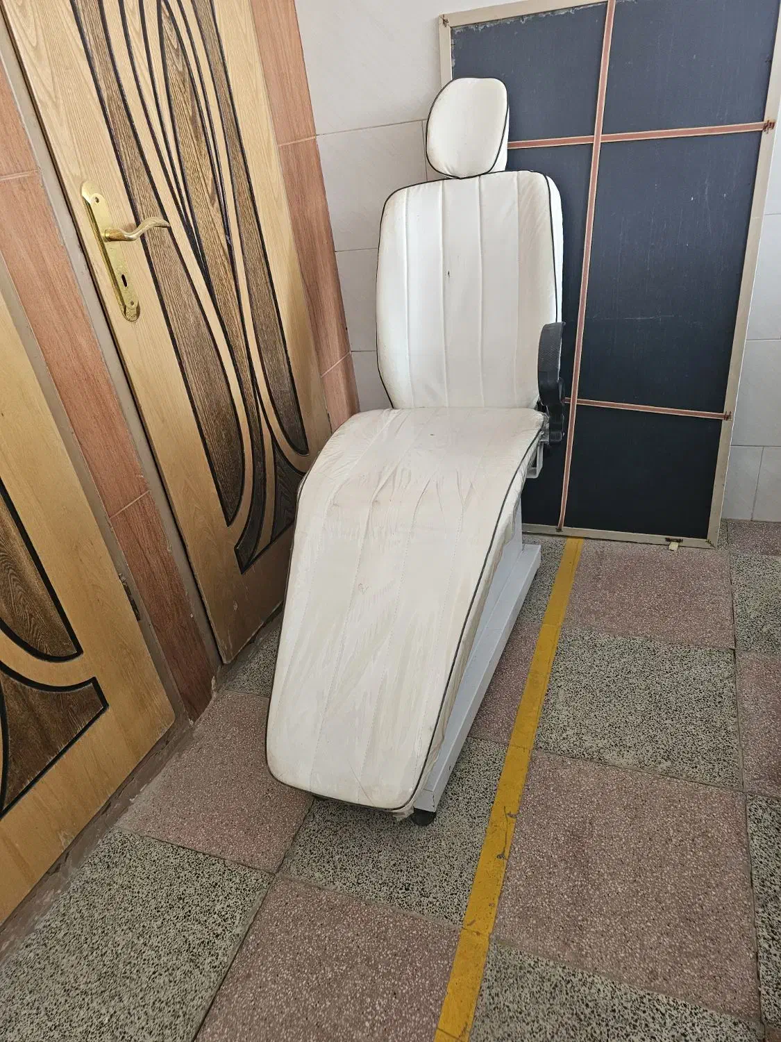 آرایشگاه|آرایشگاه و سالن‌های زیبایی|اصفهان, جلالیه|دیوار