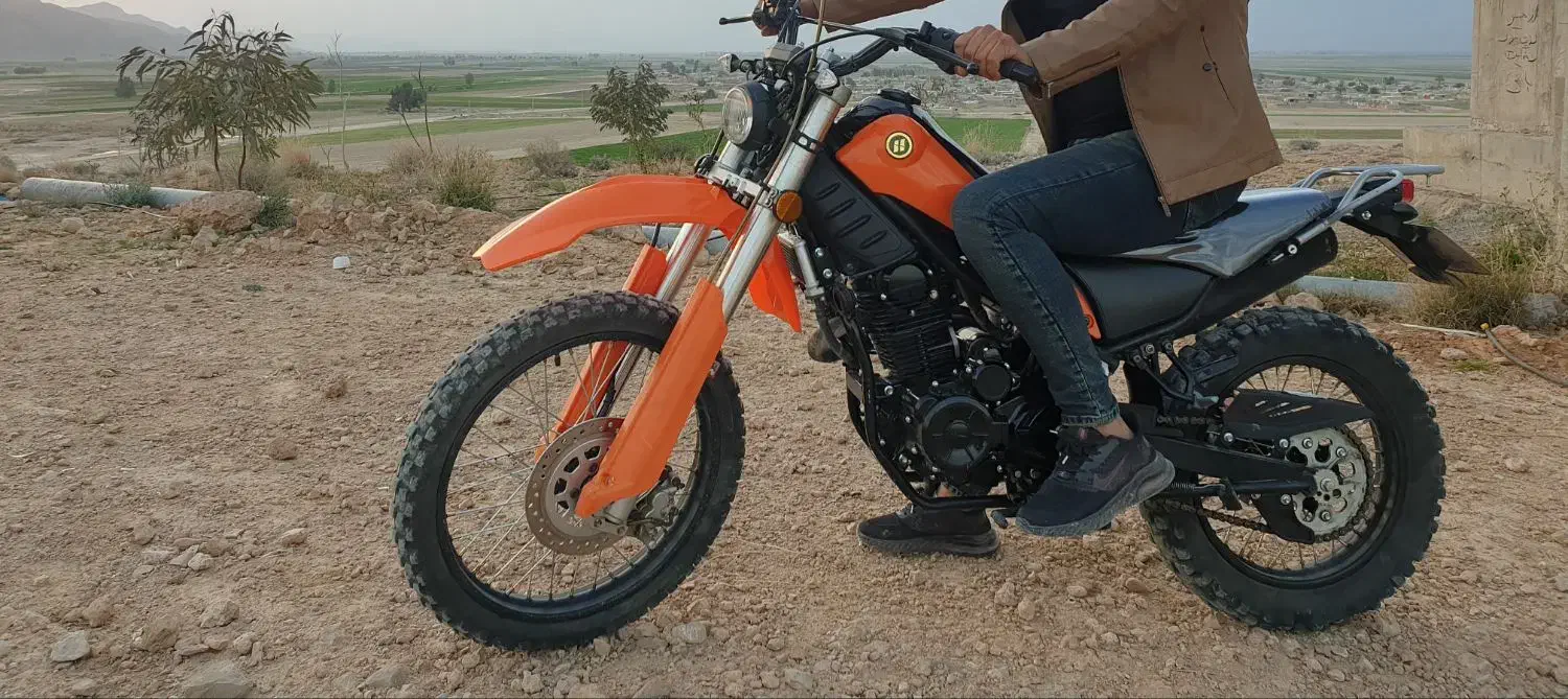 موترو فلات ۲۵۰سی سی رادیات روغنی ۶ دنده|موتورسیکلت|شیراز, فرگاز|دیوار