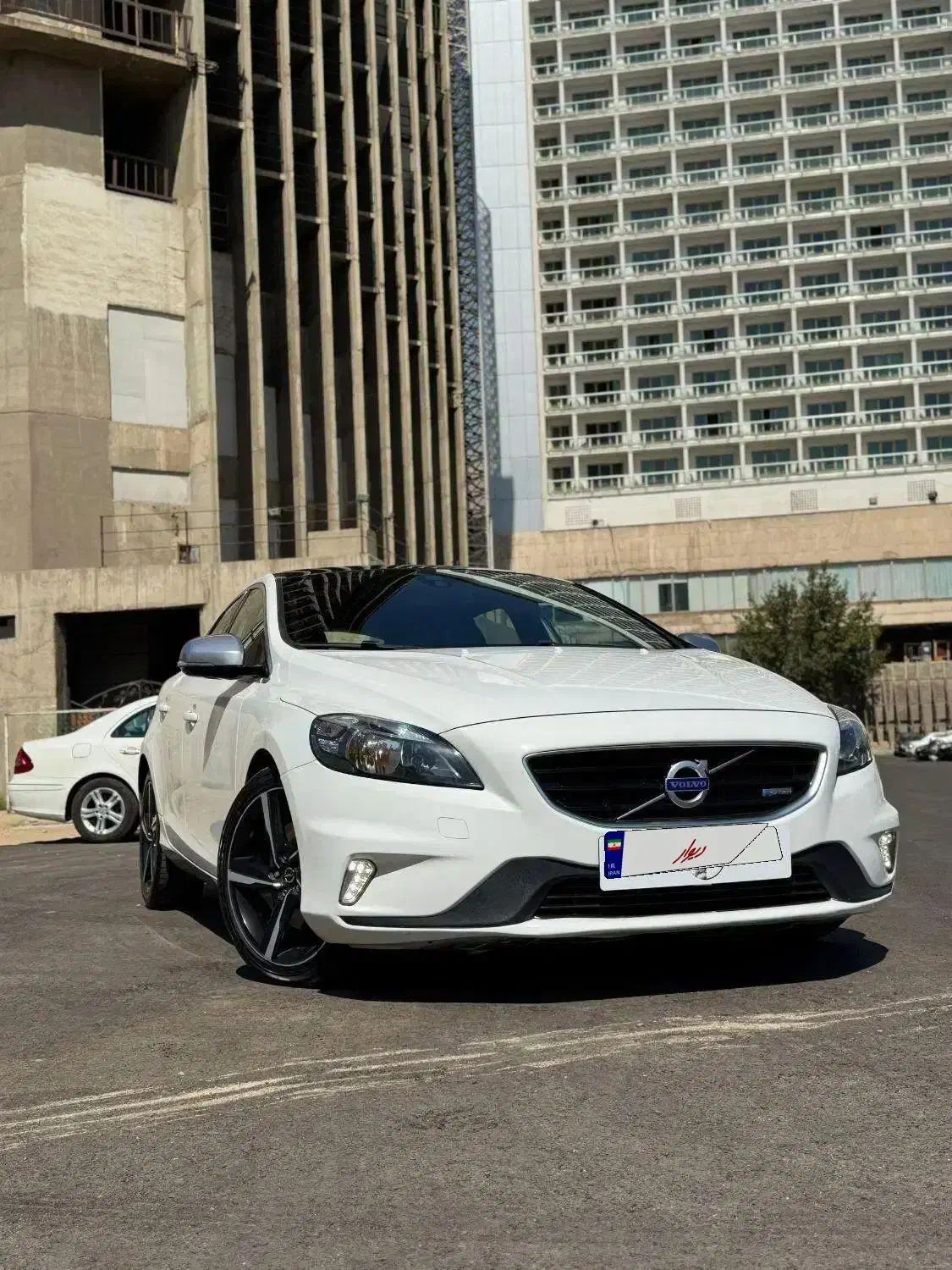 VOLVO  V4|خودرو سواری و وانت|تهران, امانیه|دیوار