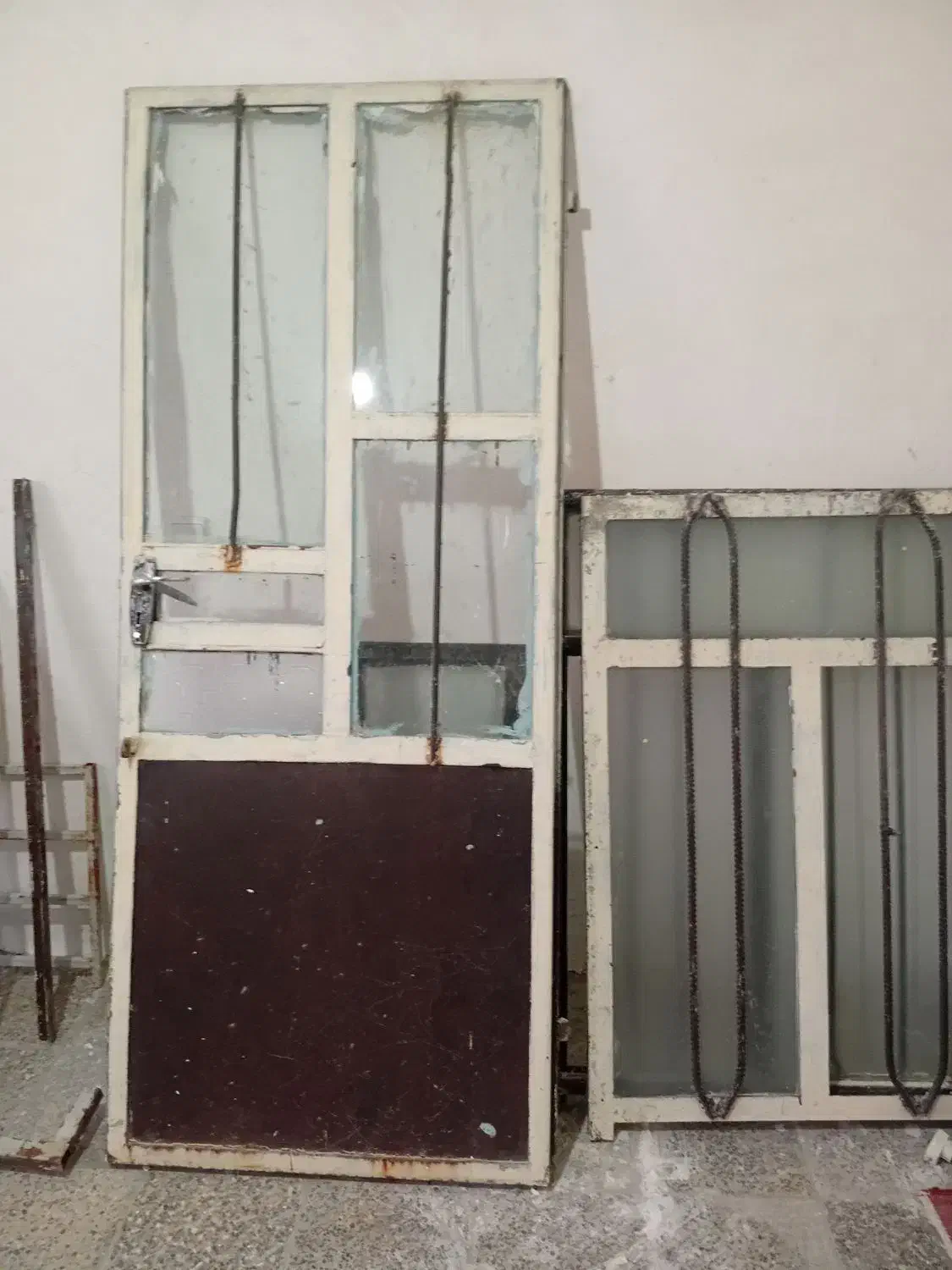 دو عدد پنجره و یک عدد درب ورودی حال|مصالح و تجهیزات ساختمان|خرم‌آباد, |دیوار