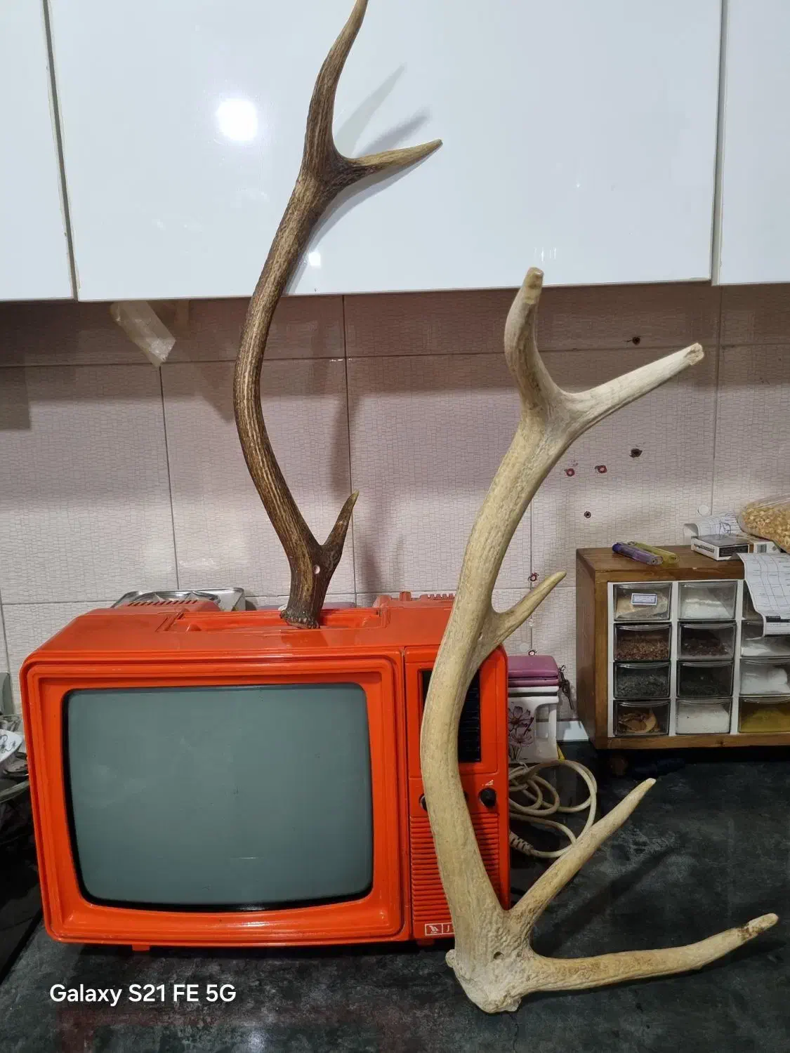 تلویزیون قدیمی سالم|کلکسیون اشیاء عتیقه|علی‌آباد کتول, |دیوار