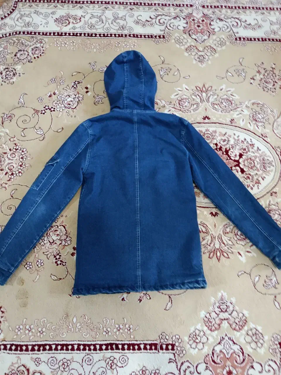 کت لی خزدار|لباس|سلماس, |دیوار