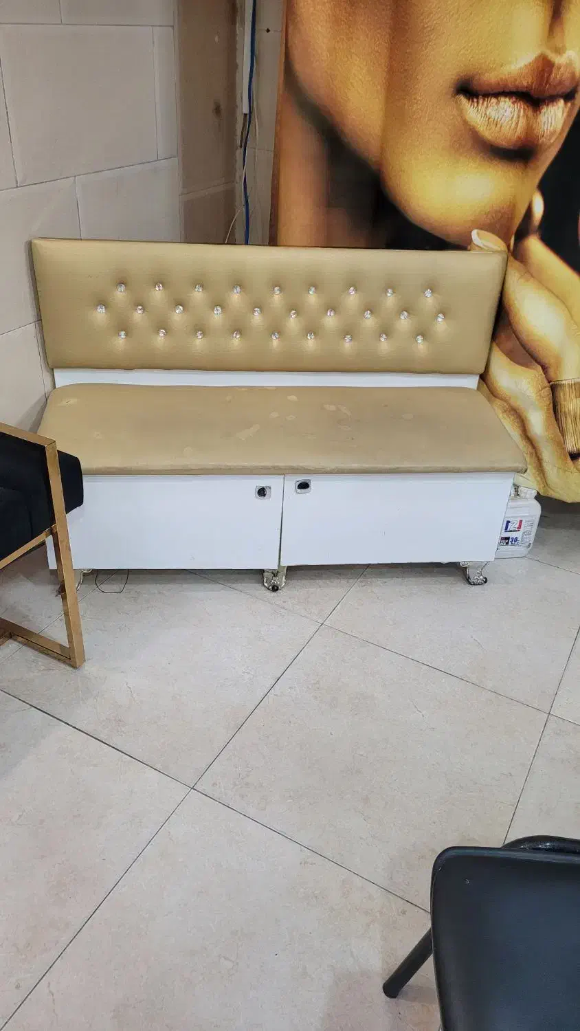 صندلی ۱۵۰۰|آرایشگاه و سالن‌های زیبایی|اندیشه, اندیشه فاز ۱|دیوار