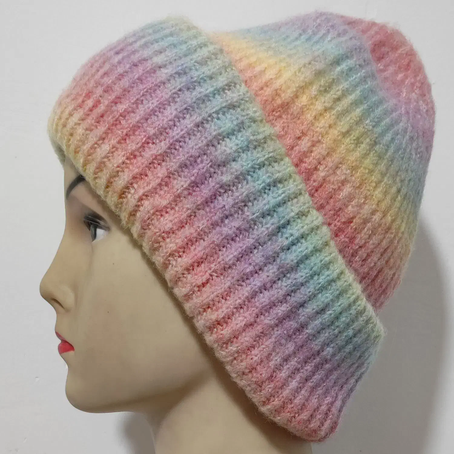 کلاه زمستانی|لباس|رشت, باهنر|دیوار