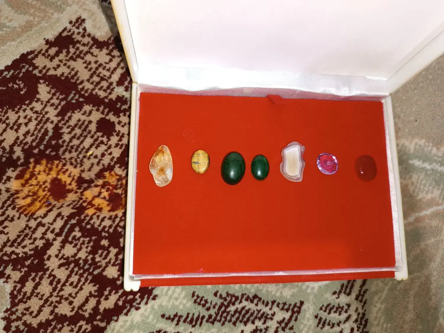 نگین های زینتی سنگ های عقیق و ...|جواهرات|قروه, |دیوار