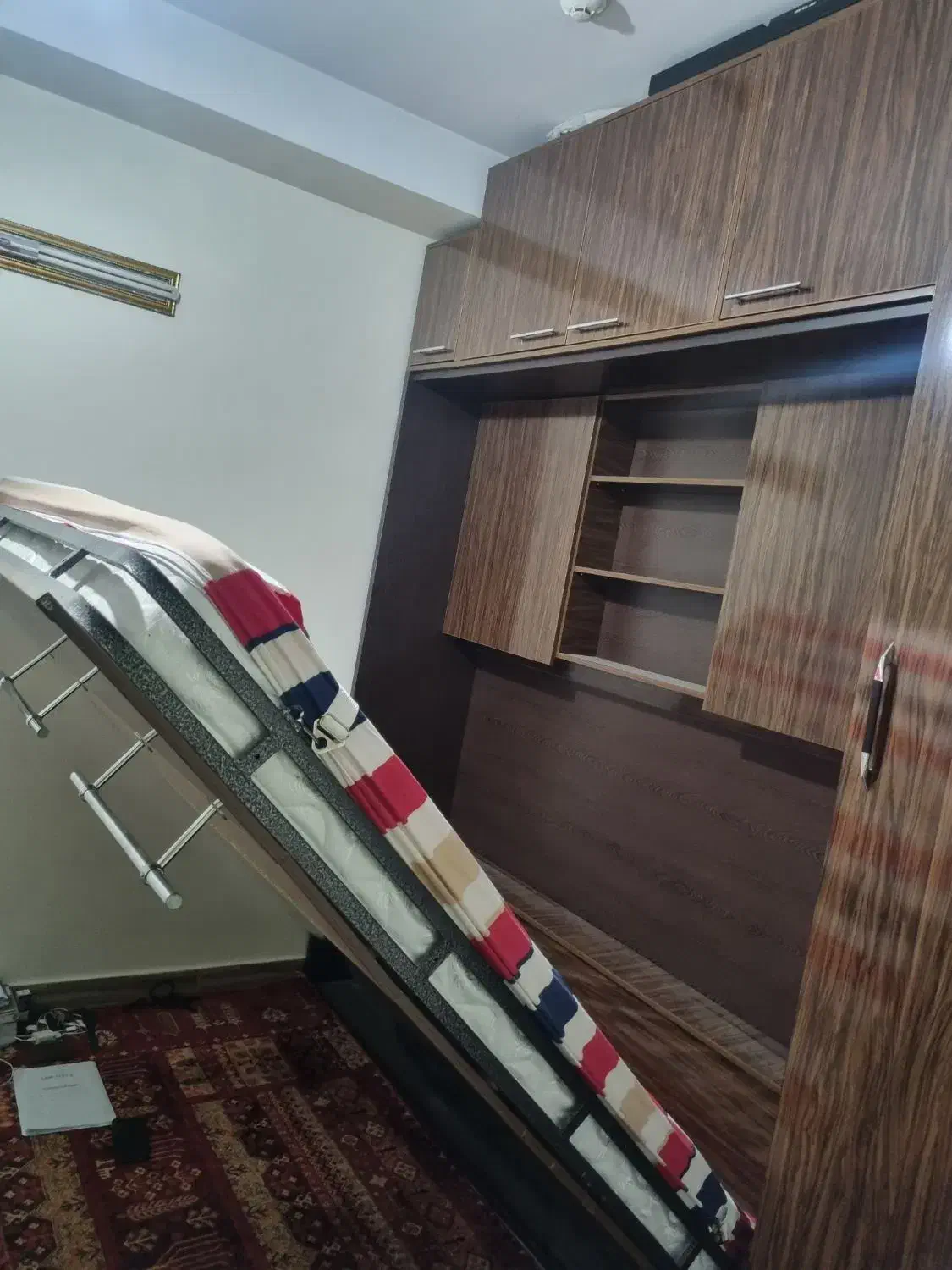 جای خواب ( تخت ) و کمد دیواری|تخت و سرویس خواب|تهران, شهرک ولیعصر جنوبی|دیوار