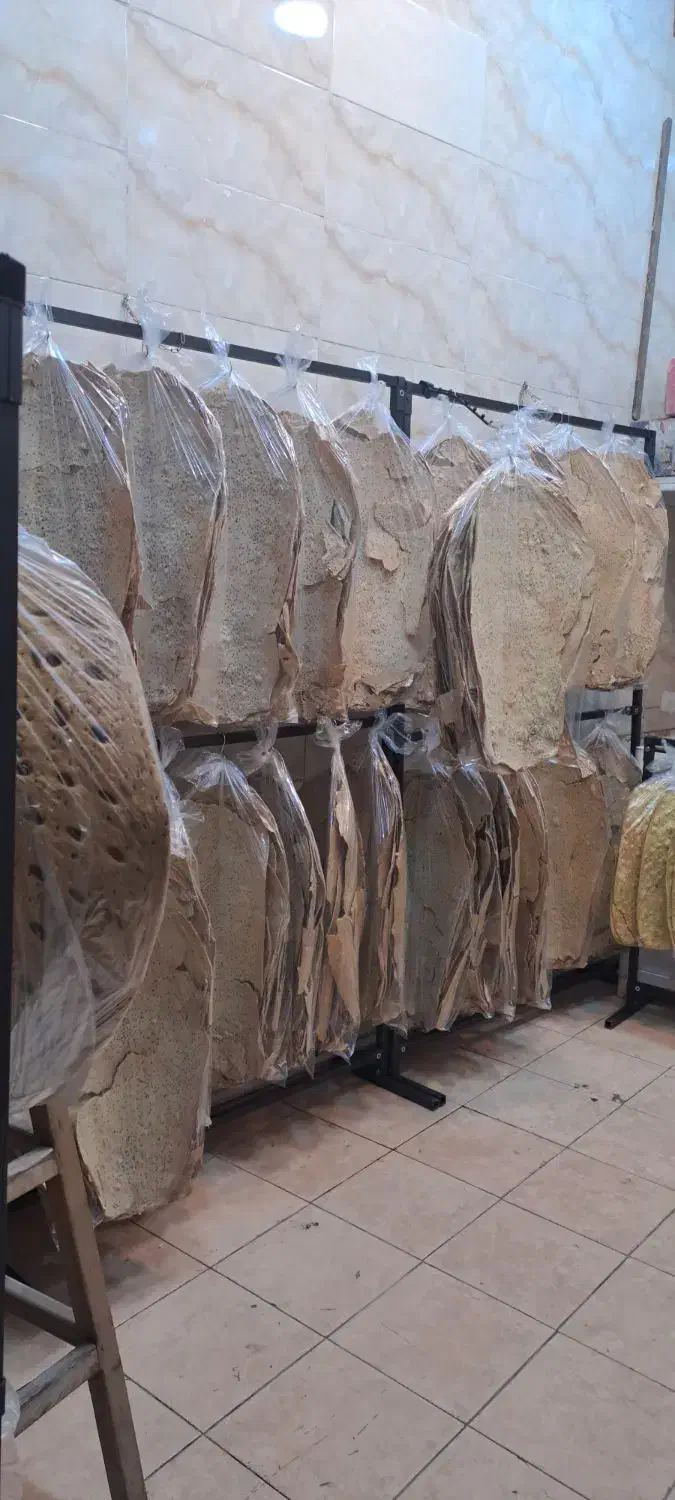 نان خشک سنتی حبیب آباد و کمشچه (هیزمی) میدان شهدا|خوردنی و آشامیدنی|اصفهان, سرچشمه|دیوار