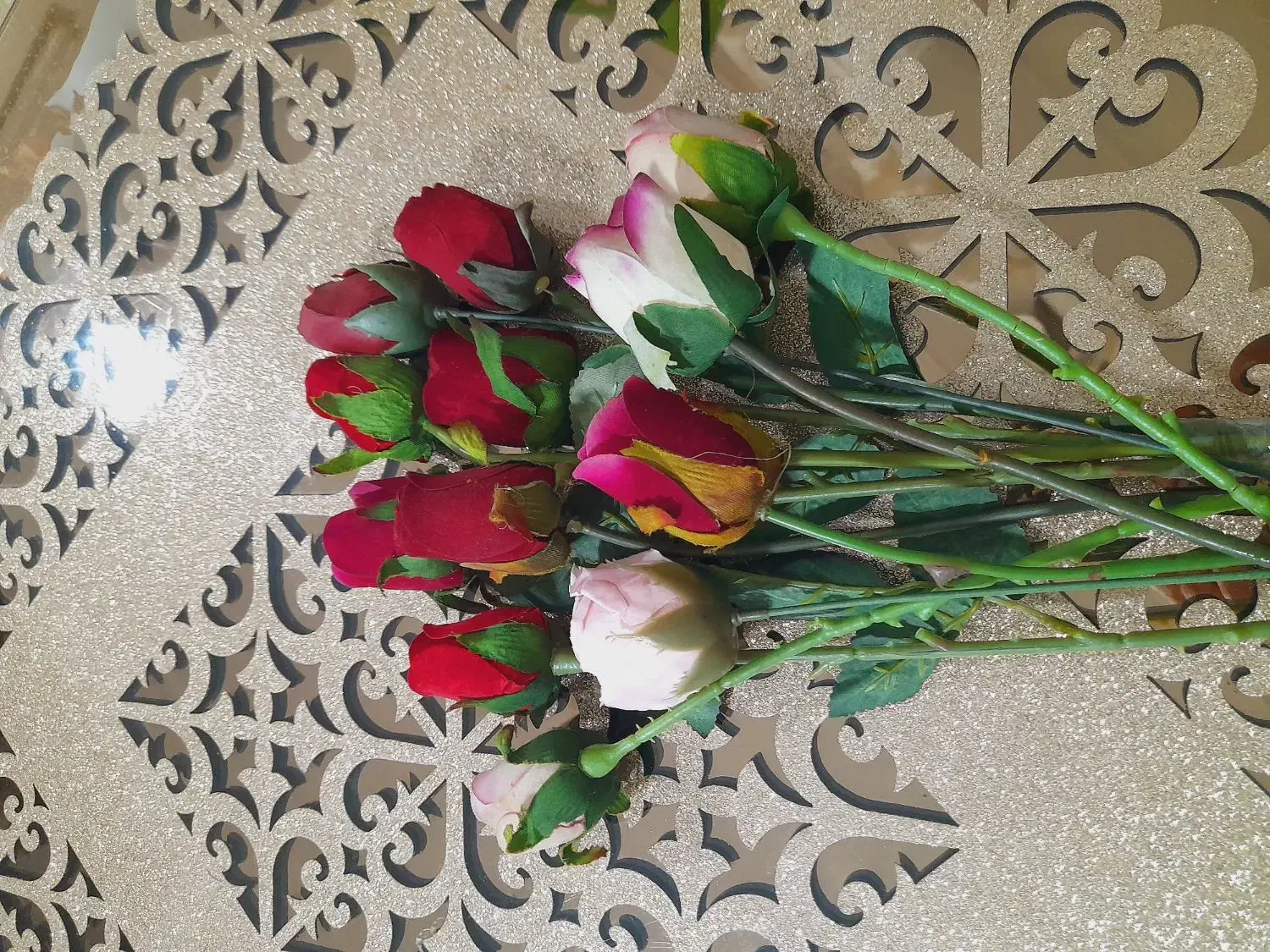 ۱۲ تا شاخه گل رز مصنوعی|گل مصنوعی|قم, زاد|دیوار