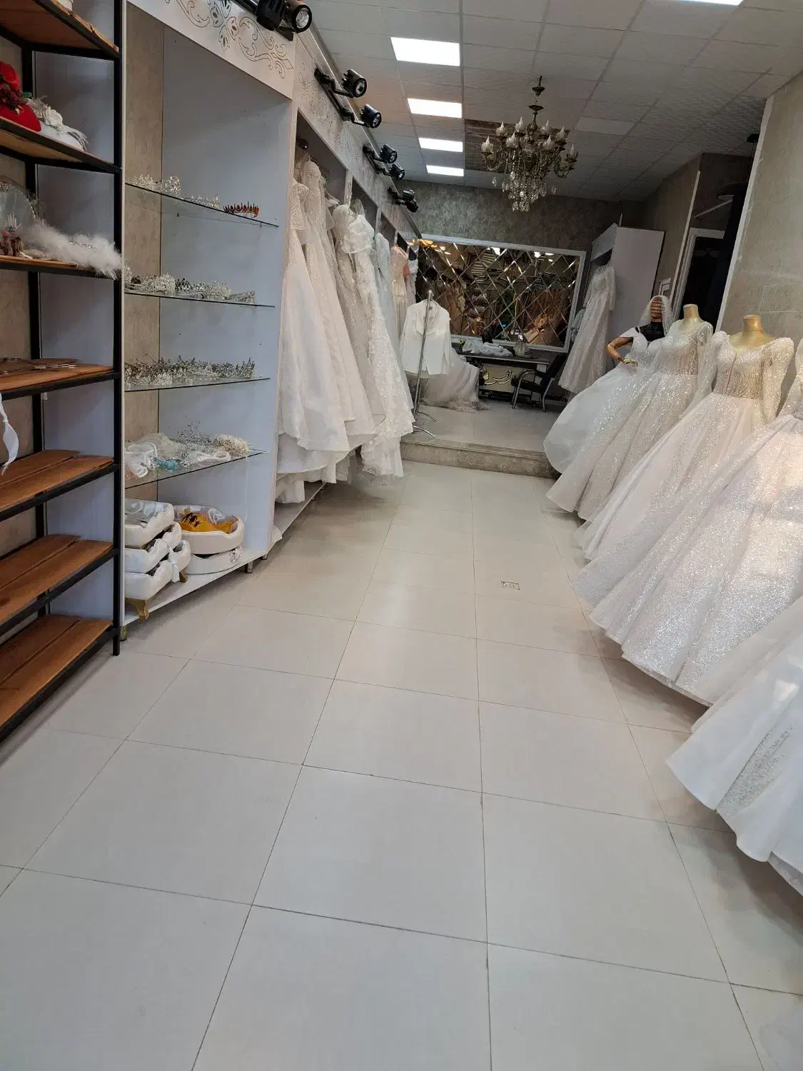 واگذاری کلی مزون لباس عروس درخلخال|لباس|اردبیل, |دیوار