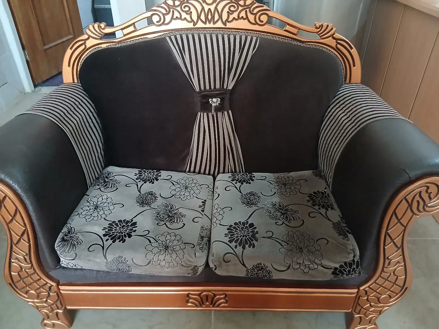 مبل هفت نفره همراه جلومبلی وعسلی|مبلمان خانگی و میز عسلی|لنجان, |دیوار