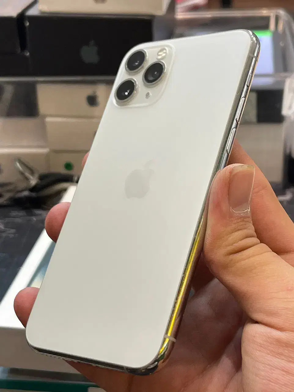 یاقوت سفید آیفون ۱۱پرو انگار همین الان انباکس کردی|موبایل|تهران, نیاوران|دیوار