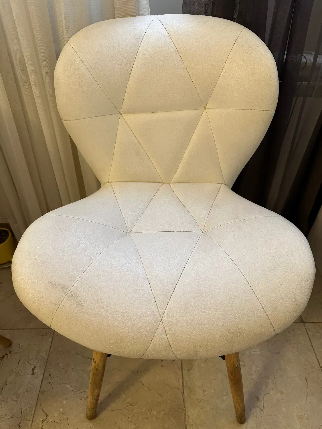 صندلی با روکش چرم در حد نو|صندلی و نیمکت|تهران, نارمک جنوبی|دیوار